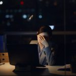 为什么当代年轻人戒不掉熬夜？诺亚书房_每天一篇深度长文，帮你升级思维与认知！诺亚书房官网_每天一篇深度长文，帮你升级思维与认知！